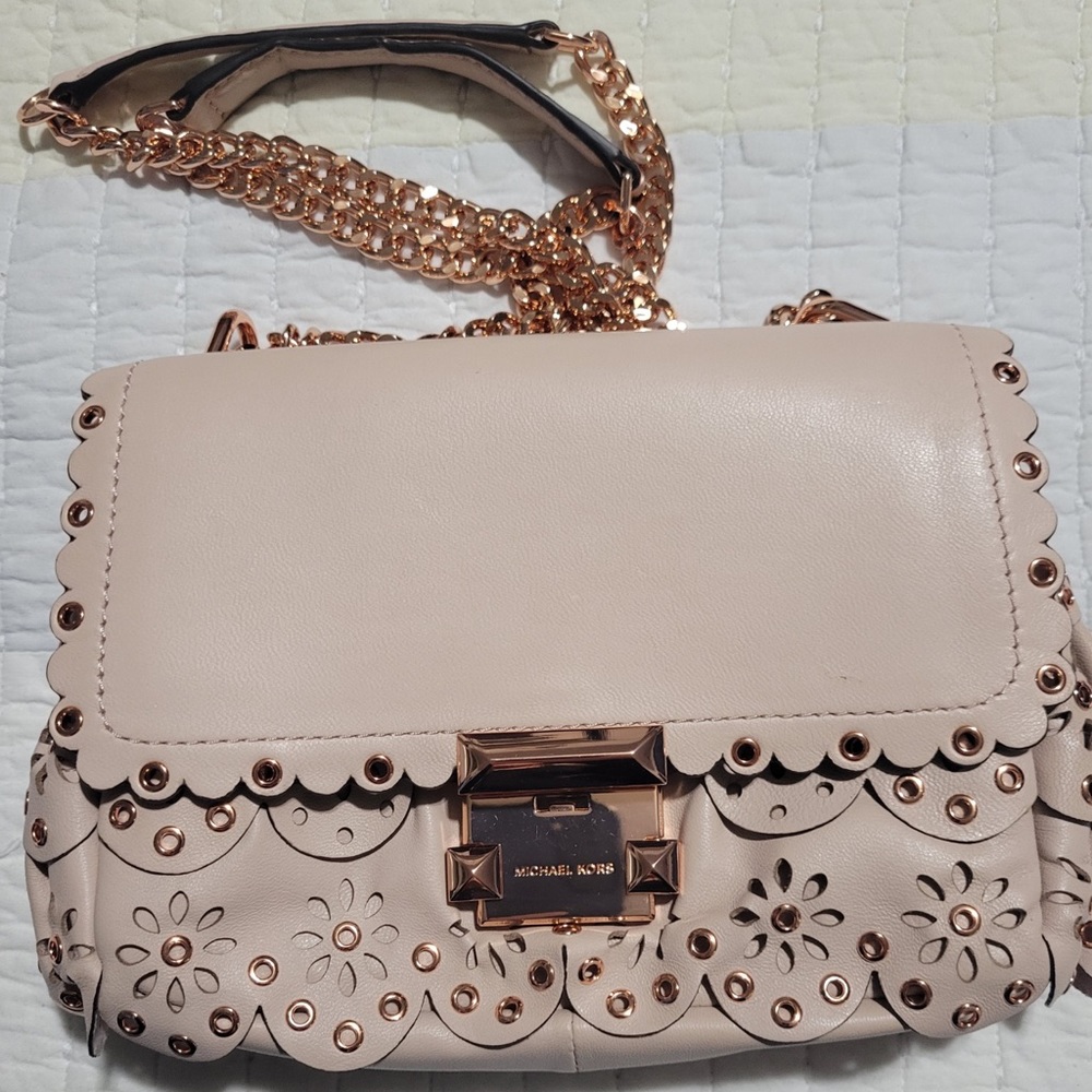 MK FLORAL CUT OUT PURSE 🌸